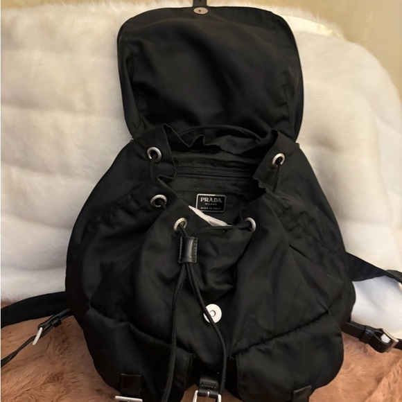 black backpack in very good condition - Picture 2 of 7